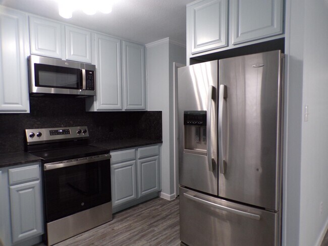Building Photo - 1605 Northwood Dr