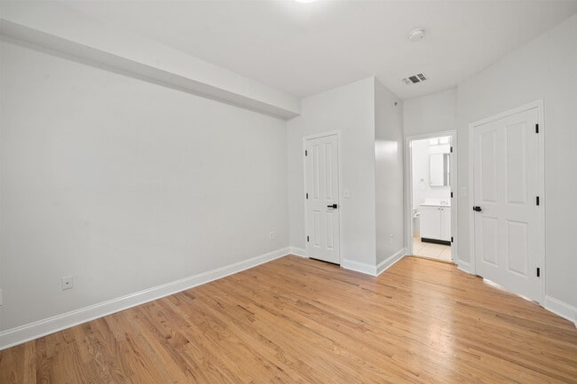 Building Photo - 287 Grand St