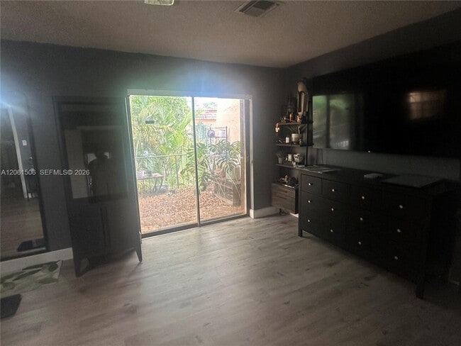 Building Photo - 62 Spinning Wheel Ln