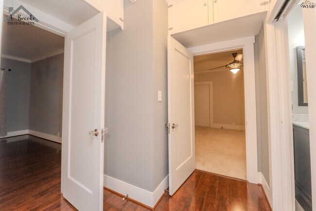 Building Photo - 2003 Arthur St