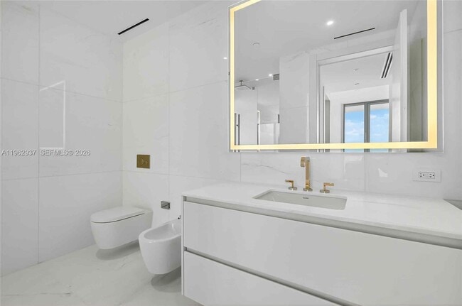 Building Photo - 300 Biscayne Blvd Way