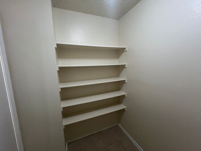 Building Photo - 9951 Echo Plain Dr