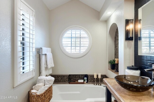 Building Photo - 3207 E Wescott Dr