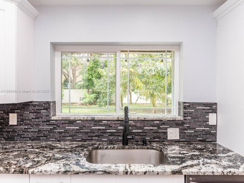 Building Photo - 9939 Majestic Way