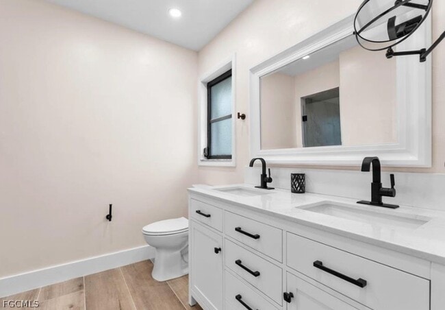 Building Photo - 2230 SE 5th Pl