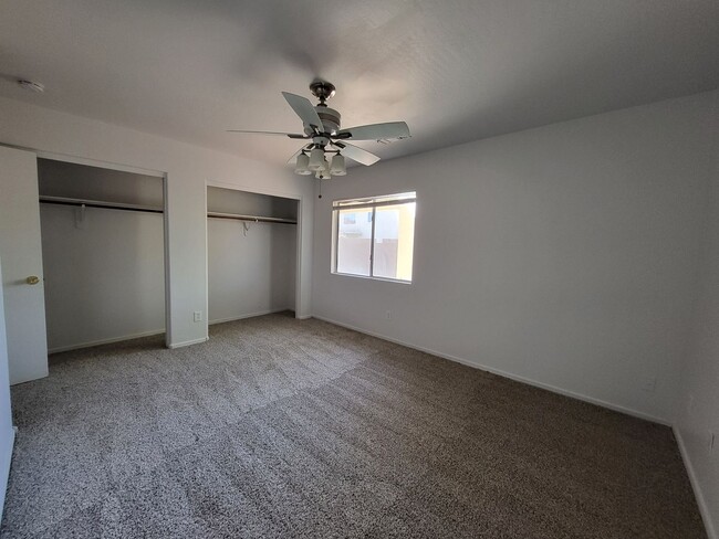 Building Photo - House For Rent In El Mirage