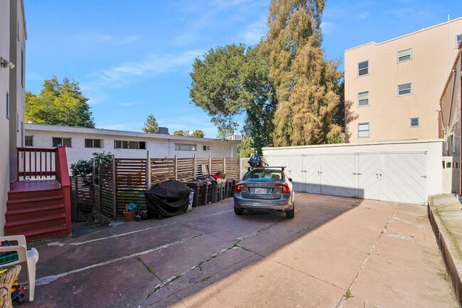 Building Photo - 254 29th St