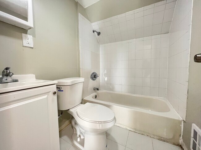 Unit 3 - 251 S 8th St