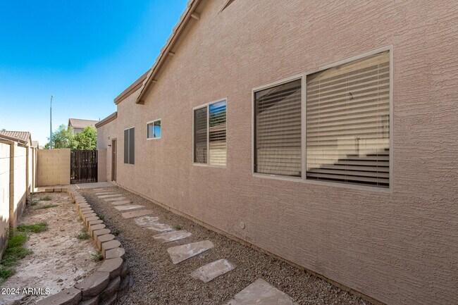 Building Photo - 756 W Citrus Way