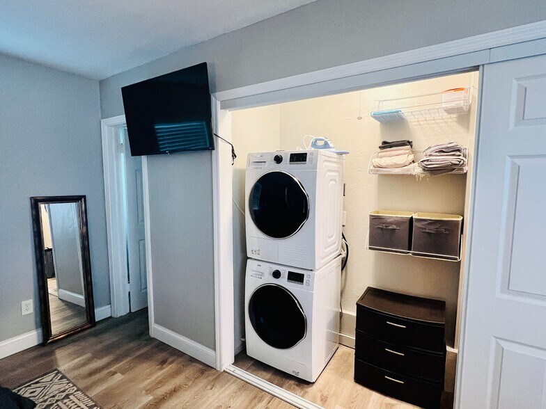 Building Photo - 401 S Mars Ave