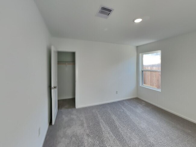 Building Photo - 417 Texas Pecan Dr