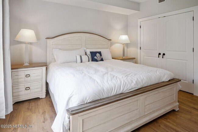 Building Photo - 945 Registry Blvd