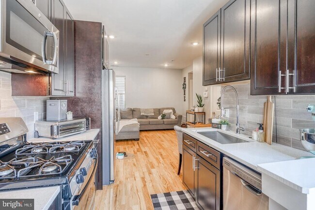 Building Photo - 1431 N 5th St