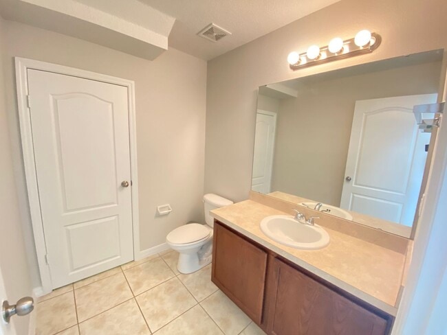 Building Photo - Gated Community!  Carter Glen Community 3/...