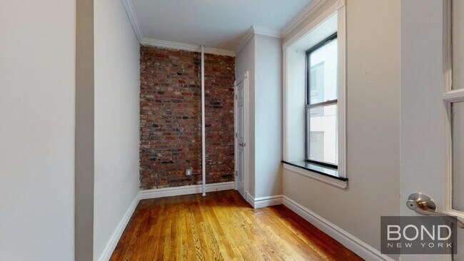 Building Photo - 432 E 13th St