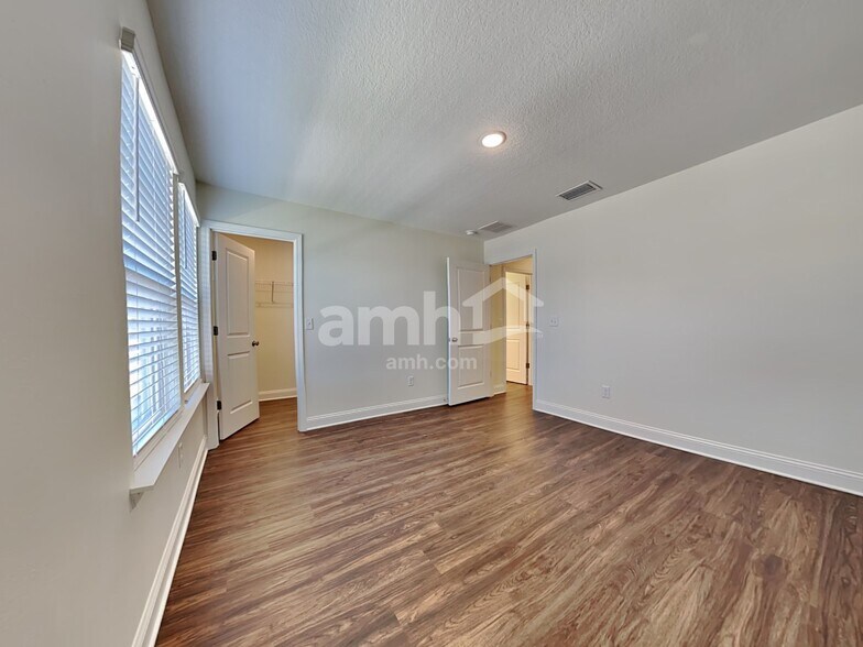 Building Photo - 94 Olivewood Pl