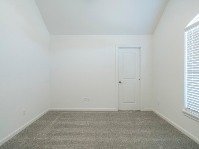 Building Photo - 510 Peach Ave