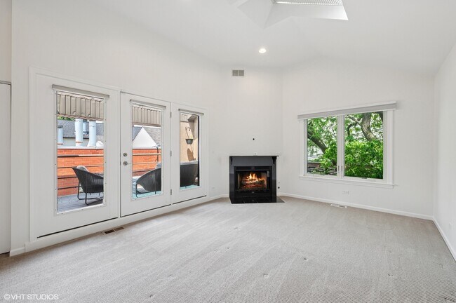 Building Photo - 636 W Schubert Ave