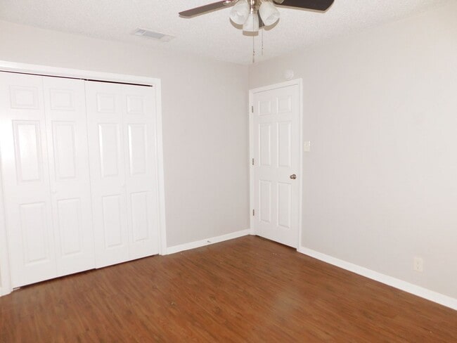 Building Photo - Lockwood Properties4 (900 Sahara Ave)