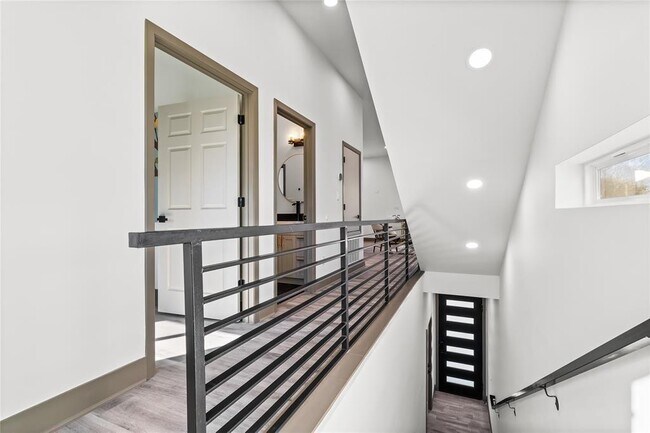 Building Photo - 3620 Lehall St