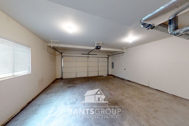 Building Photo - Great Location!  Quiet Neighborhood!