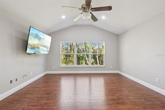 Building Photo - 111 Pineapple Ct