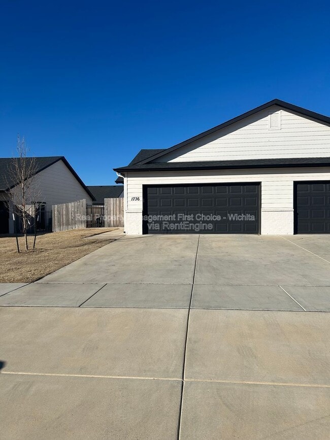 Building Photo - 1736 E Decarsky Ct