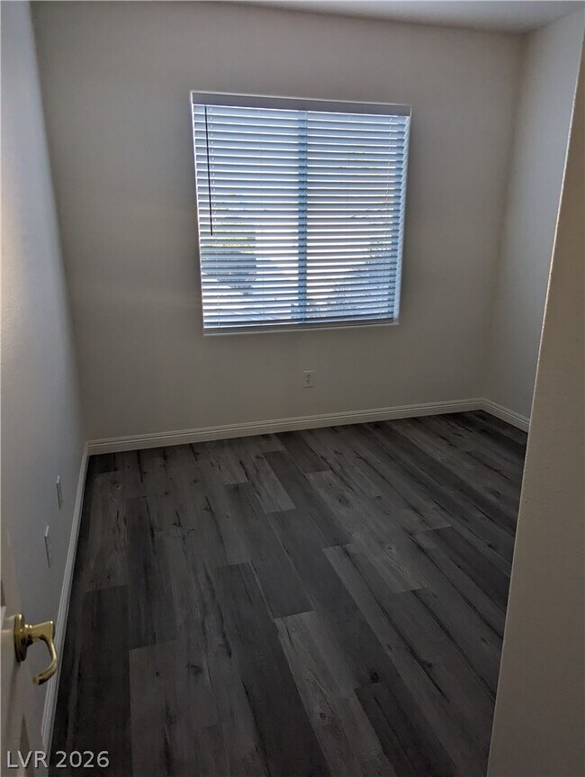 Building Photo - 230 Tayman Park Ave