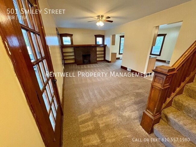 Building Photo - 501 Smiley St