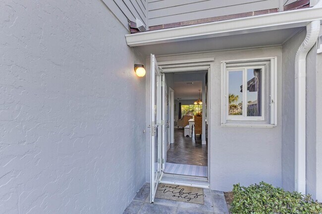 Building Photo - 4949 N Hwy A1A