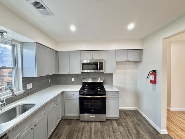 Building Photo - 156 Ridgewood Ave