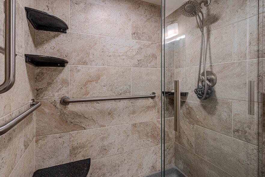 Building Photo - 215 Old Newtown Rd