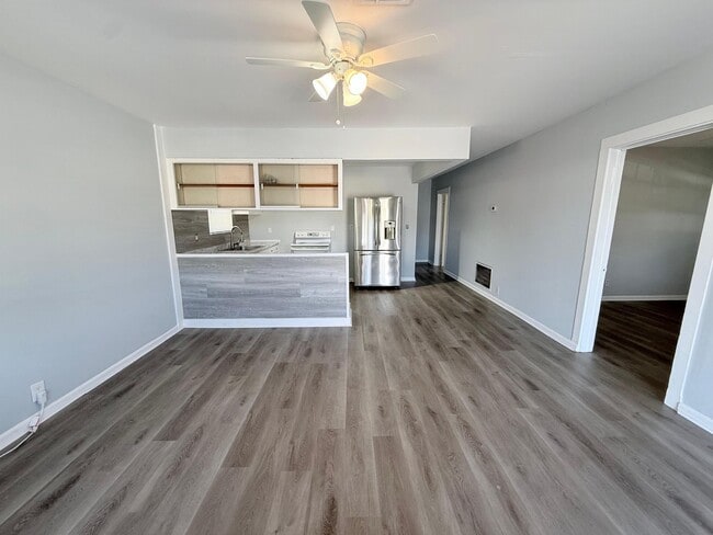 Building Photo - 1000 W Lakewood Rd