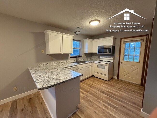Building Photo - 2711 Mayflower Dr