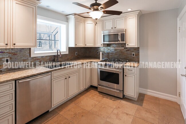 Building Photo - 128 S St Marks Ave