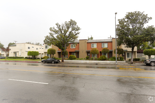 Building Photo - Jefferson Townhomes