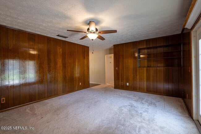 Building Photo - 1620 Bay Cir E