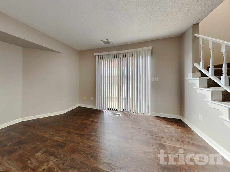 Building Photo - 1344 Shaddick Dr