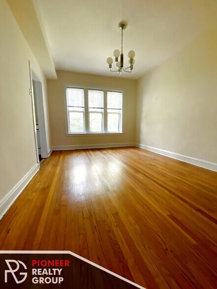 Building Photo - 3525 N Racine Ave