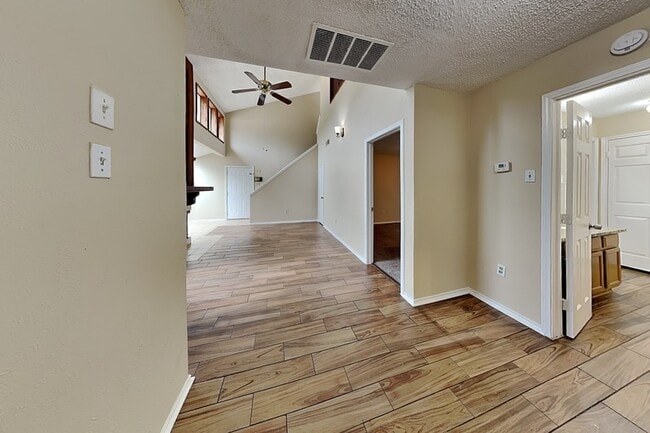 Building Photo - 9600 Royal Ln