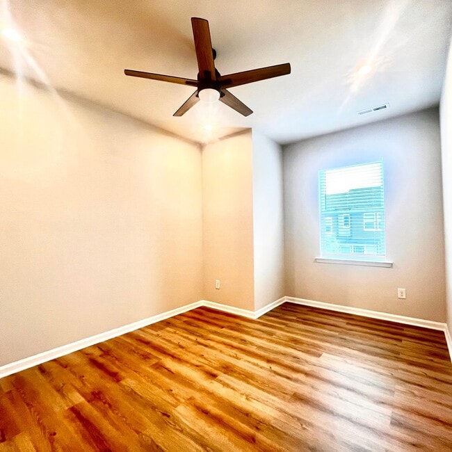 Building Photo - ** MOVE -IN SPECIAL! $500 off the first month's rent if approved application received by 06/30/20...