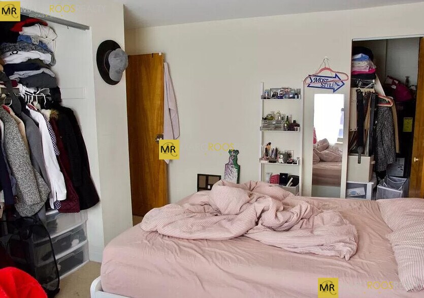 Building Photo - 103 Gainsborough St