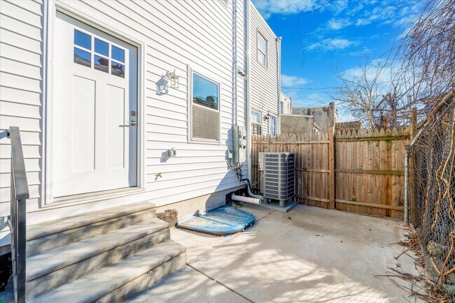 Building Photo - 5412 Delancey St
