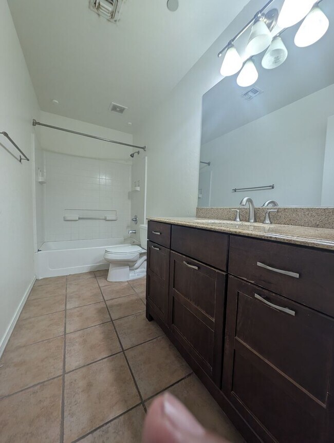 Building Photo - 4 Bedroom and 2.5 Bath Rental