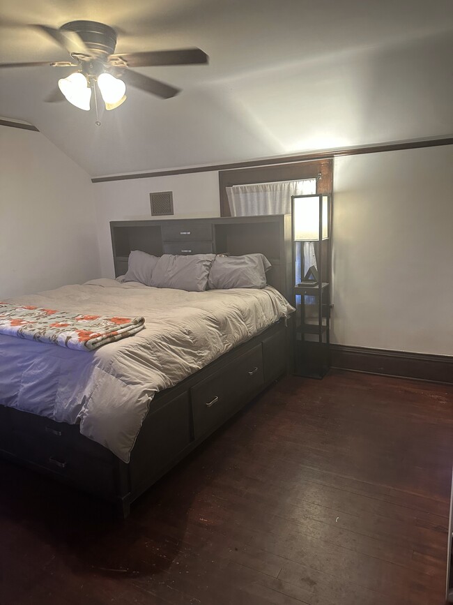 2nd larger bedroom - 1238 York St