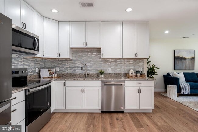 Building Photo - 1400 Lower View Ct