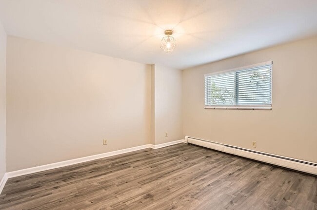 Building Photo - 2-Bed Retreat in Englewood – Rent includes heating, water, and trash