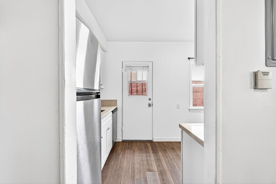 Building Photo - 636 Linden Ave