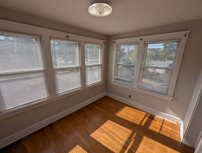 Building Photo - 6137 Dewey Ave