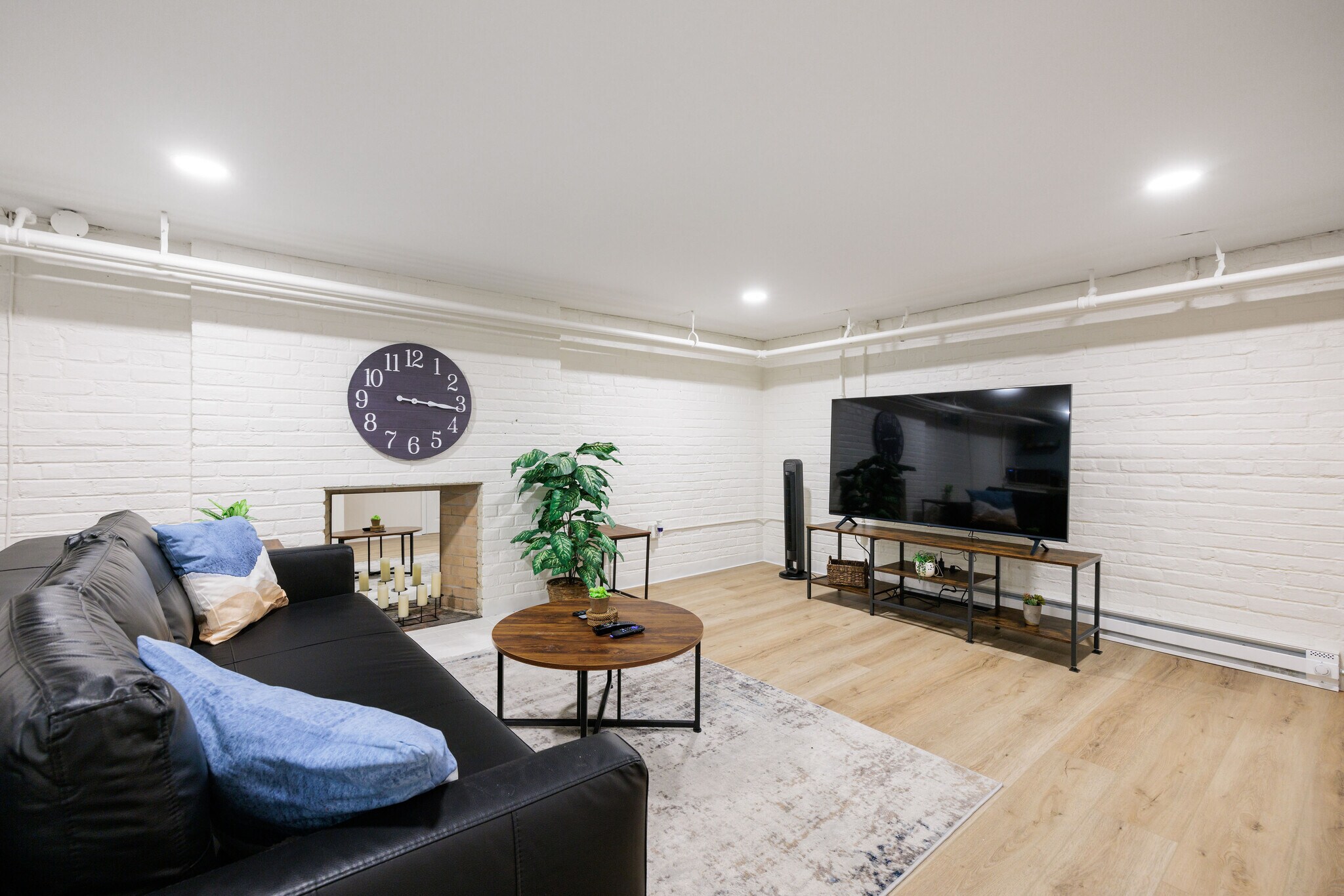 Building Photo - 7218 Monument Ave